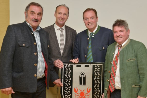 Foto v. re. n. li.: GK Josef Riedl, Bürgermeister LTAbg. Bernhard Ederer, Bezirkshauptmann HR Dr. Rüdiger Taus, Vizebgm. Anton Paier